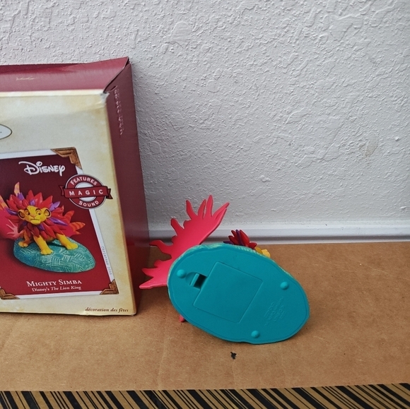 Hallmark Keepsake Mighty Simba Disney's The Lion King - Picture 3 of 3